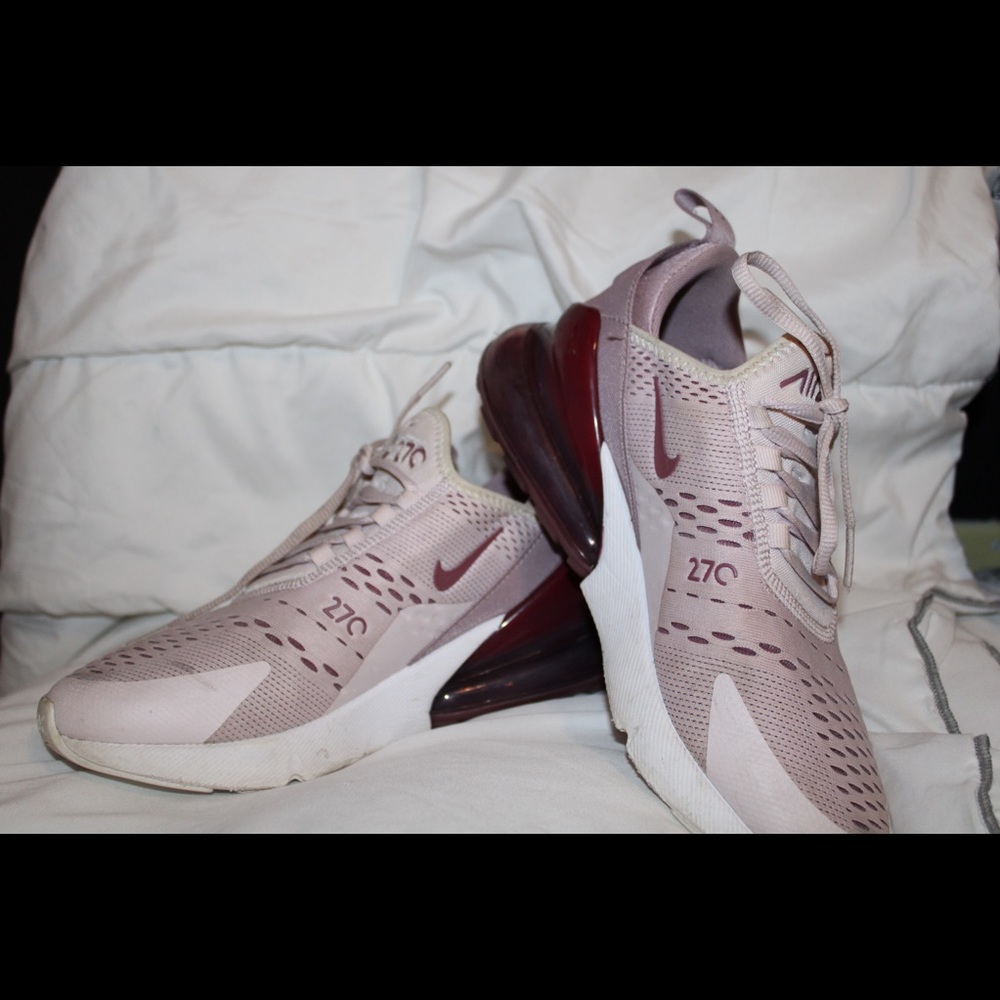 Lavender Nike 270’s